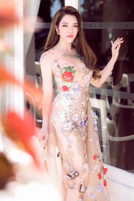 Lý Nhã Kỳ trẻ trung nữ tính bất ngờ với váy xuyên thấu Lý Nhã Kỳ trẻ trung nữ tính bất ngờ với váy xuyên thấu